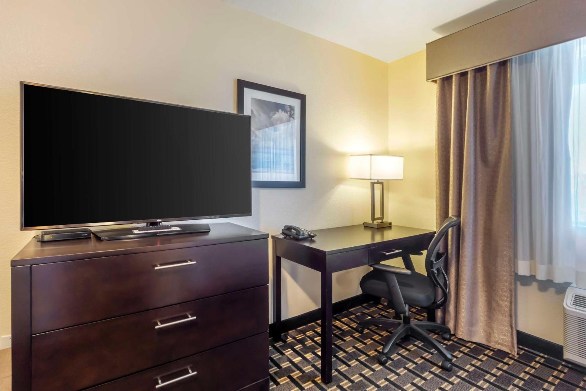 Best Western Plus Edmonds Harbor Inn Exterior foto