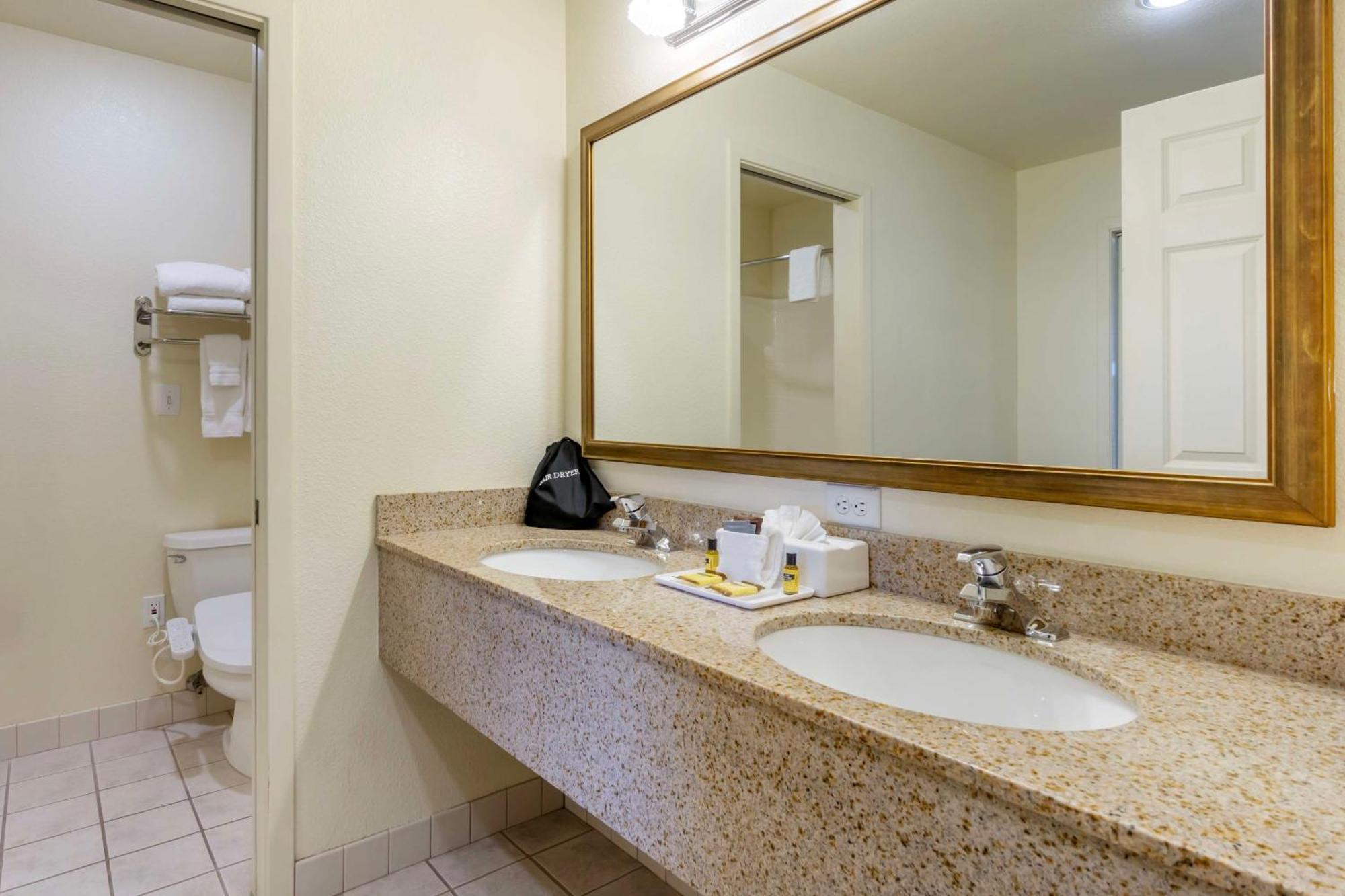 Best Western Plus Edmonds Harbor Inn Exterior foto